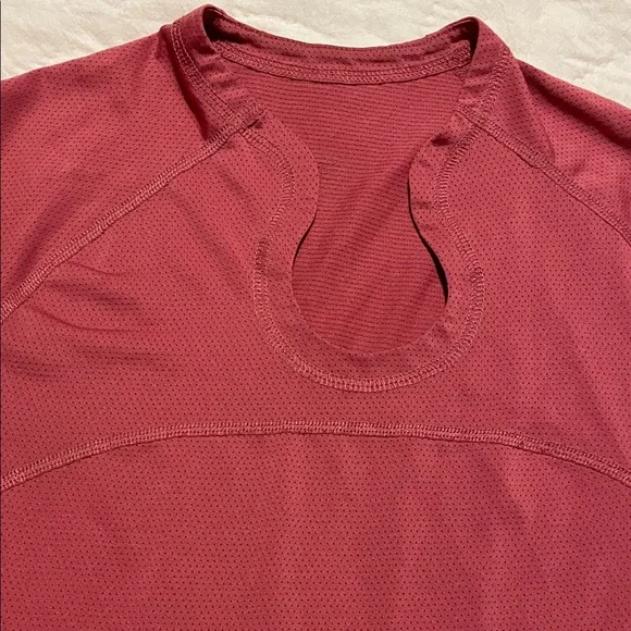 Lululemon Burgundy Short Sleeve Women's Top - Picture 2 of 6